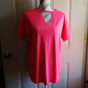 😁NWOT Medium Crazy Train V-Keyhole Shirt😁